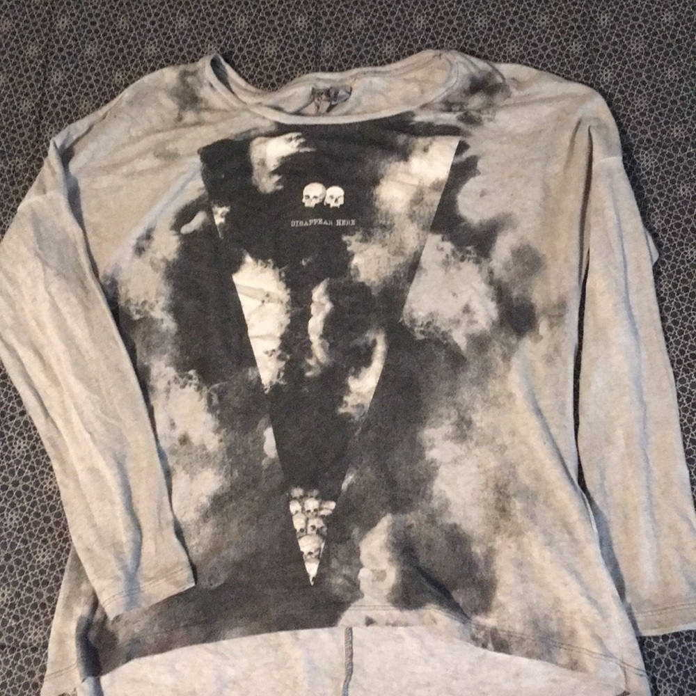 Oversized long sleeve skull and smoke tee